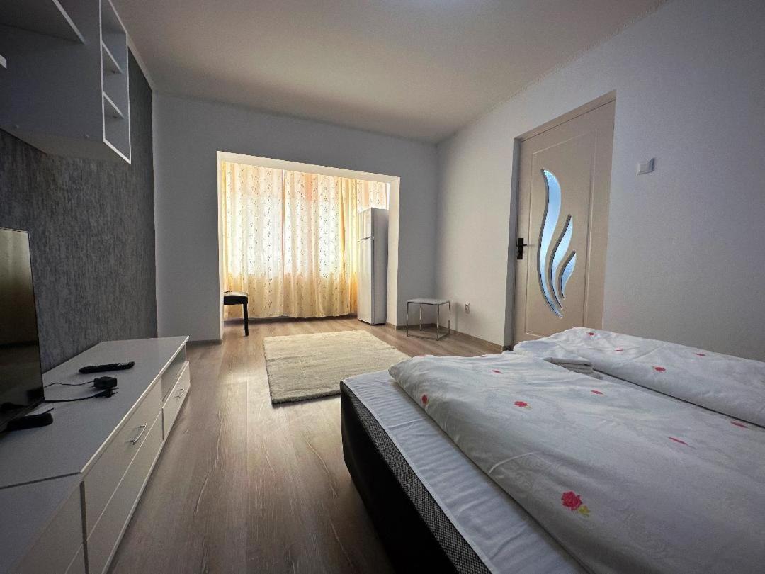 Apartament Dya Hateg 9 Esterno foto